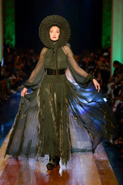 Look 19